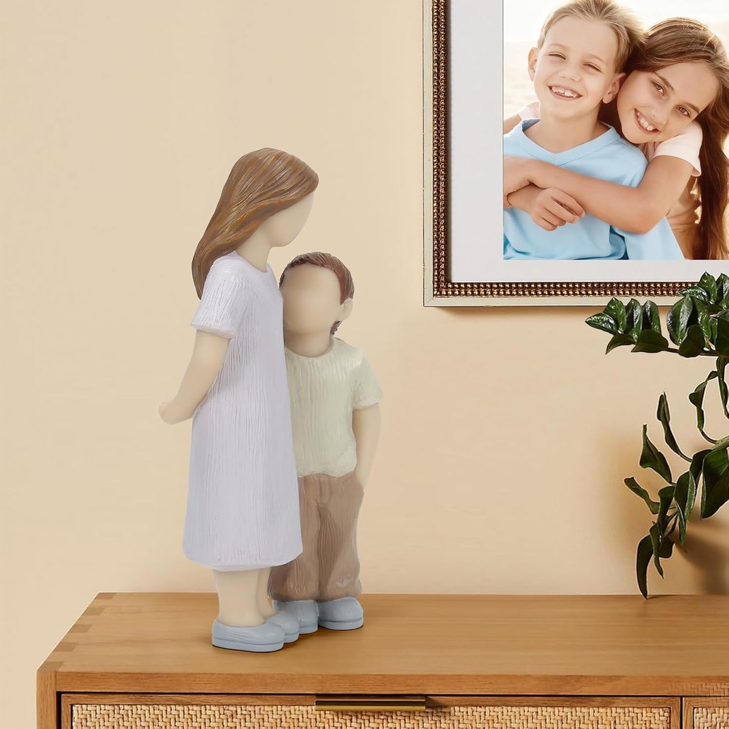 Sibling Love Resin Sculpture - Heartwarming Sister and Brother Figurine for Home Decor | Sentimental Gift