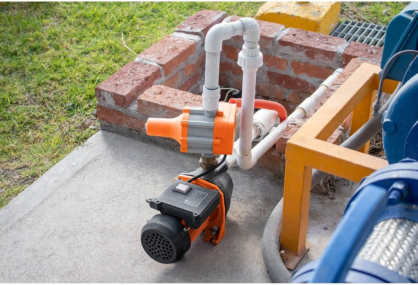 Truper 1 HP High-Performance Water Pressure Booster Pump, Automatic Inline Pressure Boosting System for Whole-House Residential Utility and Irrigation (Model 19397 / PRES-1)