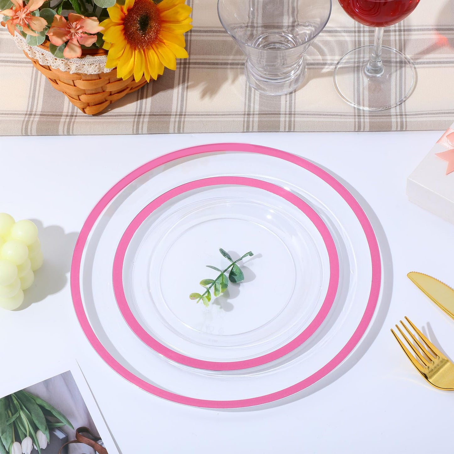 Wesiti 100 Pcs Clear Plastic Plates Disposable Dinnerware Set Includes 50 Dinner Plates 10.25 '', 50 Dessert Plates 7.5 '', Cake Salad Dessert Plates for Wedding Birthday Holiday Parties(Pink Rim)