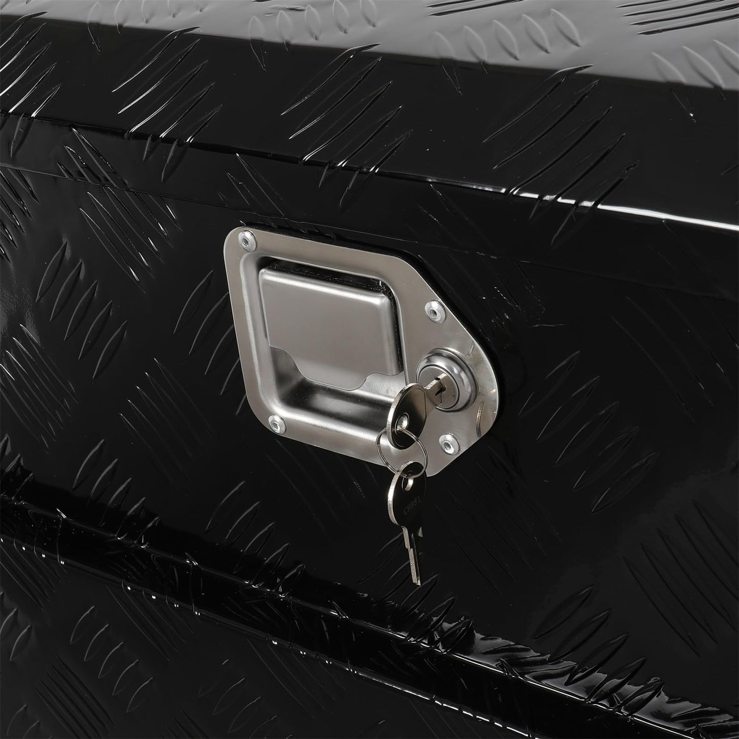 SCITOO 69" Aluminum Diamond Plate Truck Bed Tool Box,Heavy Duty Crossover Storage for Most Full Size Pickups,Lockable Weatherproof Chest,Fits 69"WX20"DX20"H Truck Beds,Easy Access to Load and Unload
