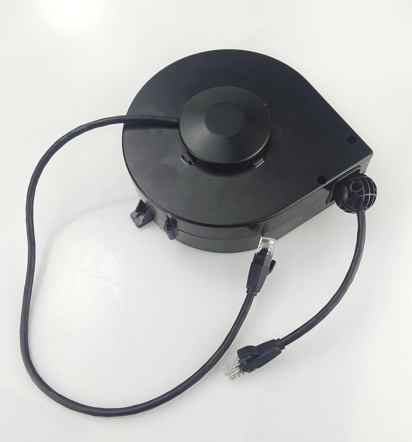 Compact Retractable CAT6 Reel with Constant Tension (Non-Locking)