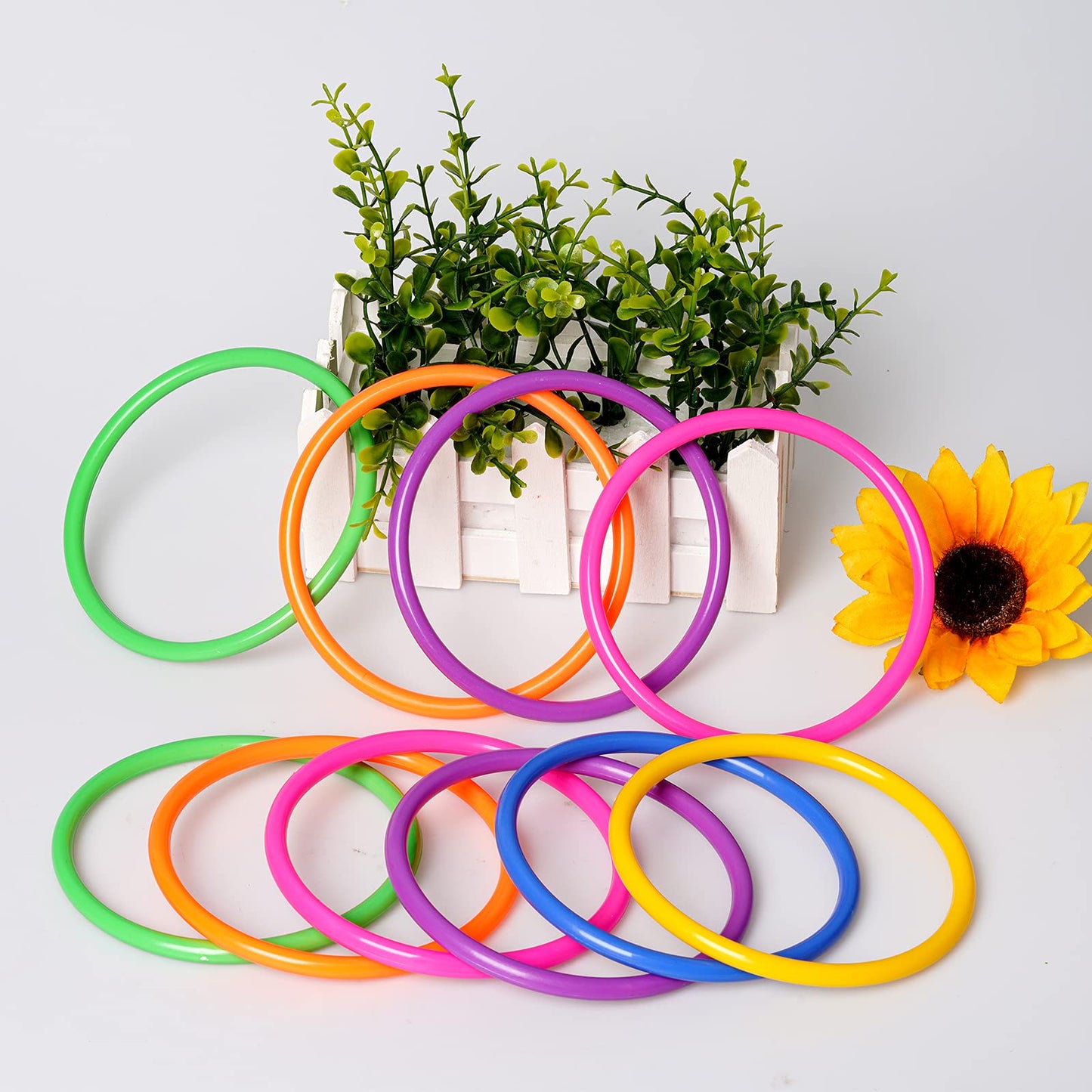 Topbuti 24 Pcs Multicolor Plastic Toss Rings Ring Toss Game Carnival Rings for Speed and Agility Practice Games, Garden Backyard Outdoor Games, Bridal Shower Game, Game Booth (3.94 Inch)