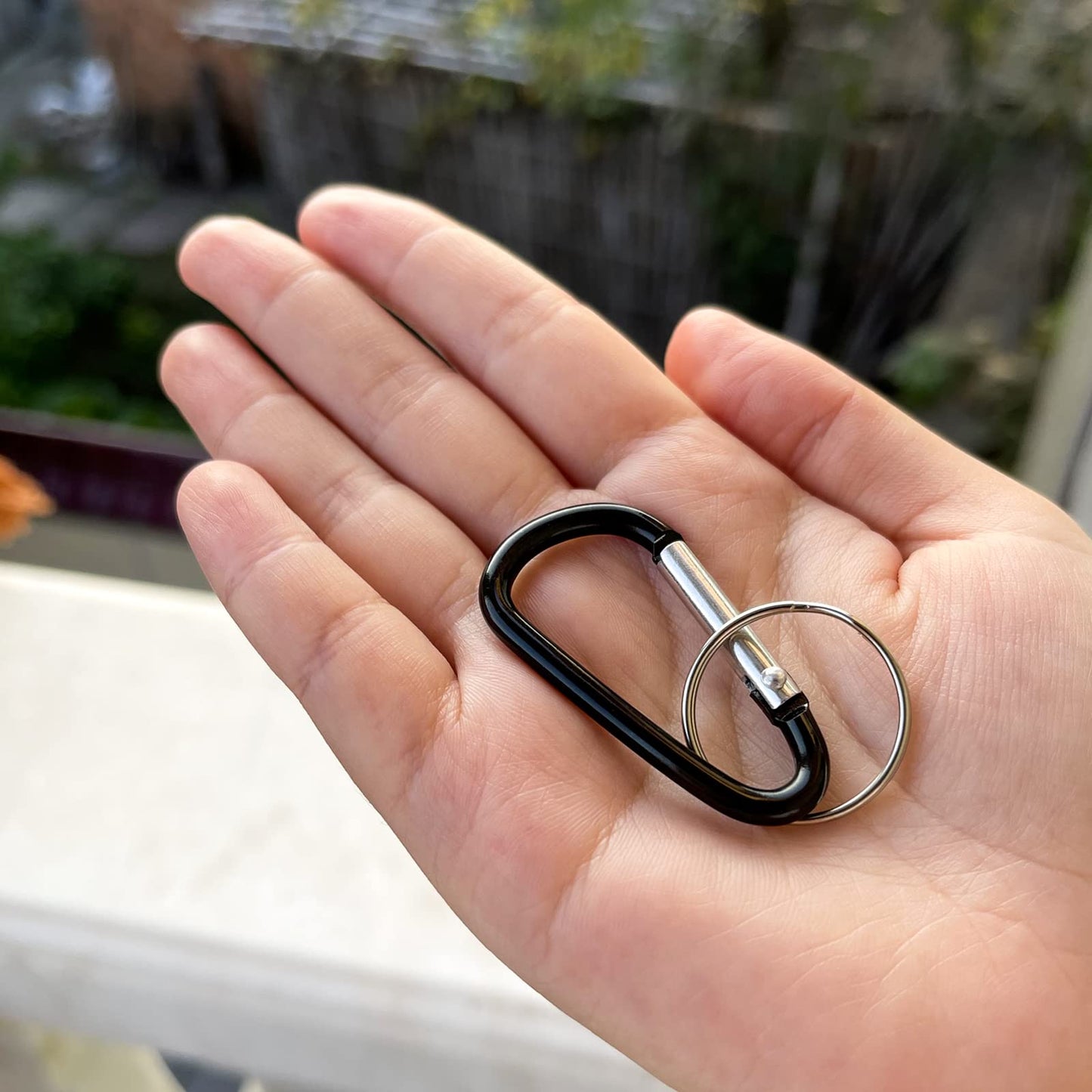 XIECHANEE 30PCS Aluminum Carabiner Clips, 2" D Shape Spring Snap Hooks Carabiner with 30PCS Keyring Keychain Hook, Black