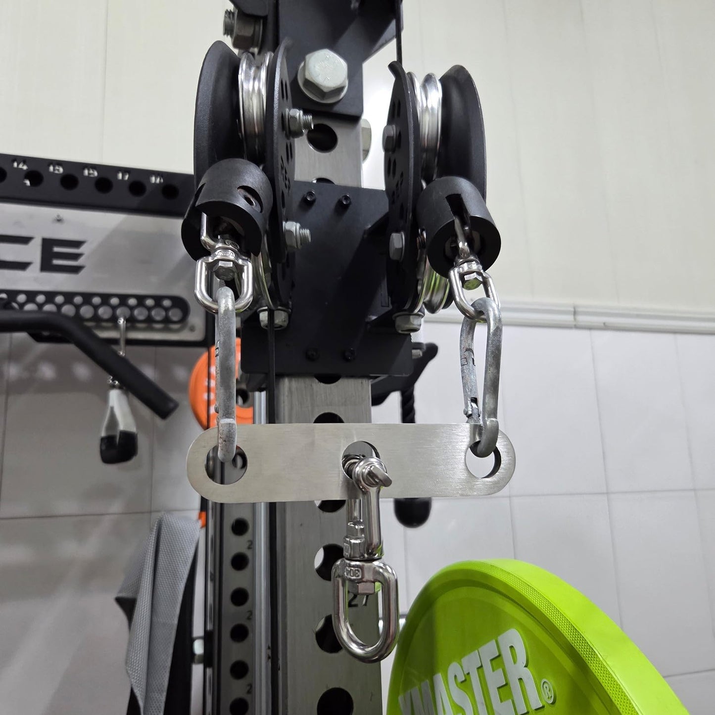 YIXUAN FITNESS 2 to 1 Cable Tower Attachment Adapter, Merge 2 Cables Into 1 for Dual Pulley Systems Cable Machines LAT Pulldown, Cable Handle Connector Attachments, 304 Stainless Steel Revolving Hook