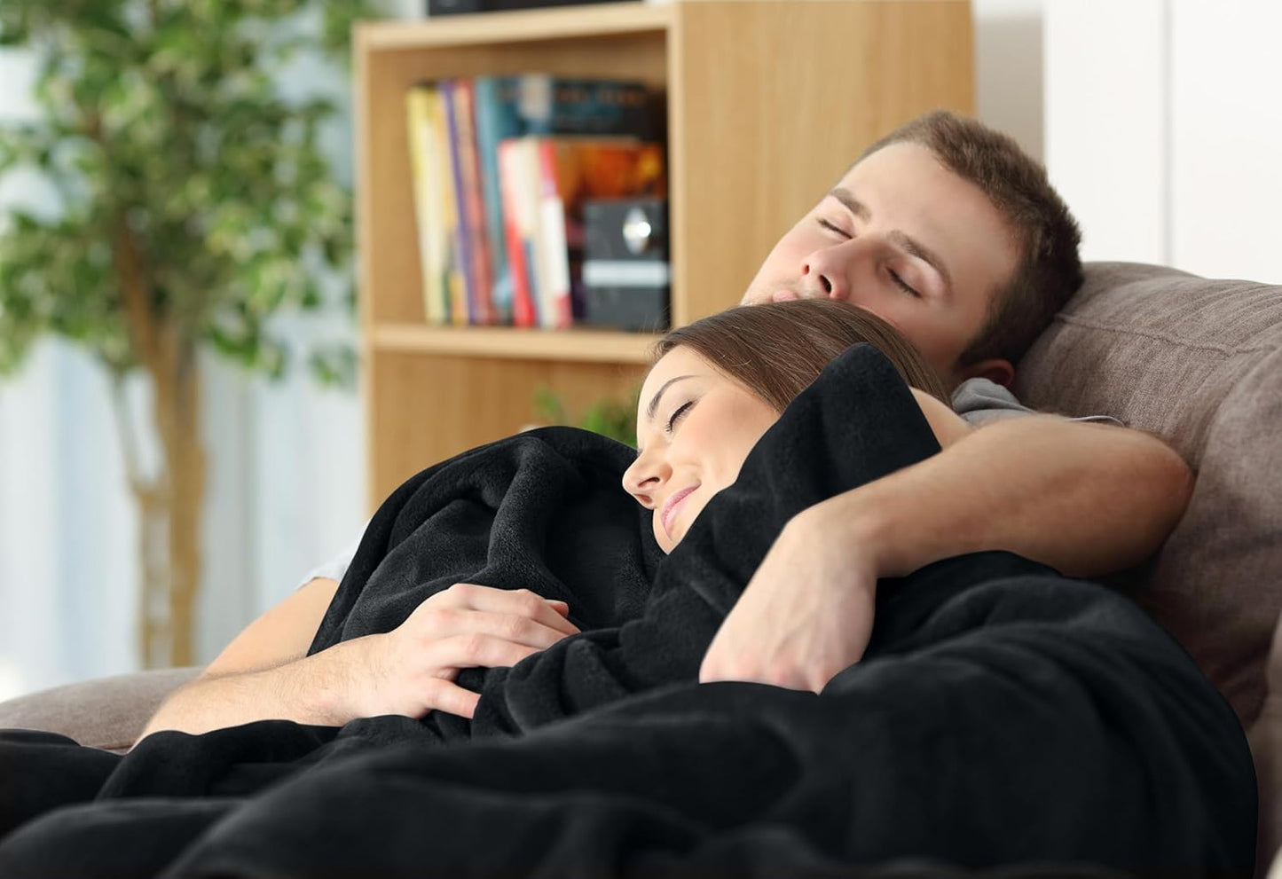 Utopia Bedding Fleece Blanket - Luxury Soft Anti-Static Microfiber | California King Size Black (102x96 Inch)