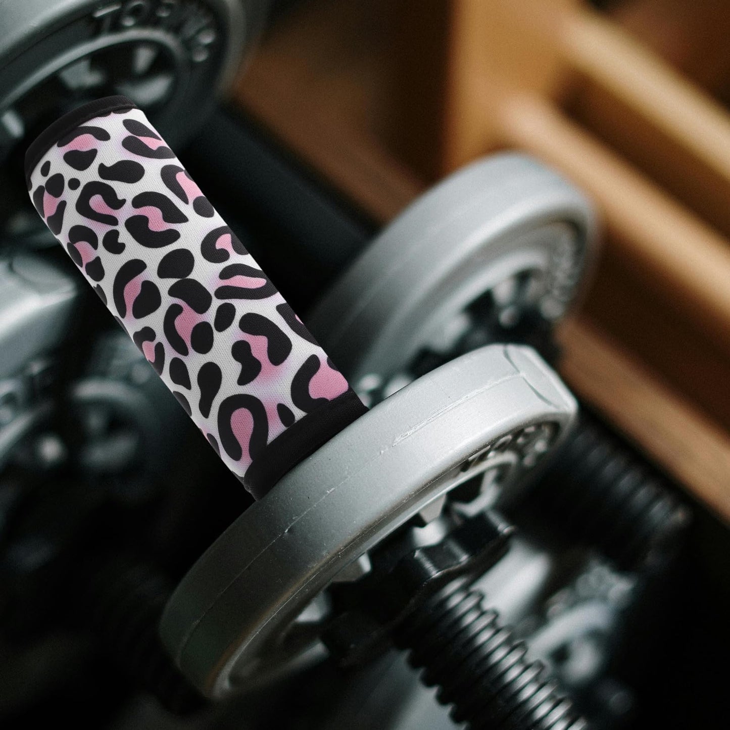 OHPHCALL Barbell Pad Set 2Pcs with Leopard Print Dumbbell Handle Covers Horizontal Bars Sleeve Non-Slip Protective Grip Pads for Pull Up and Weight Lifting Training