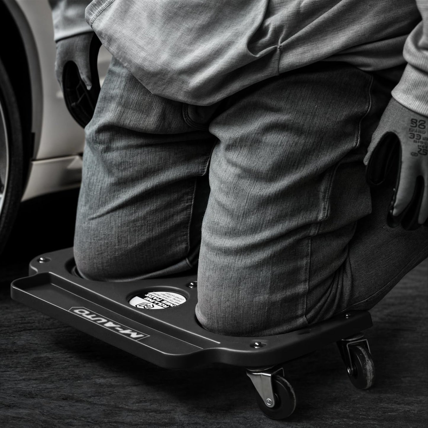 M-AUTO Rolling Knee Creeper Durable Knee Pads with Full 360 Degree Turn Casters and Tool Tray, Garage Kneeling Pads on Swivel Castors for Home Workshop Auto Repairing Maintaining, Black