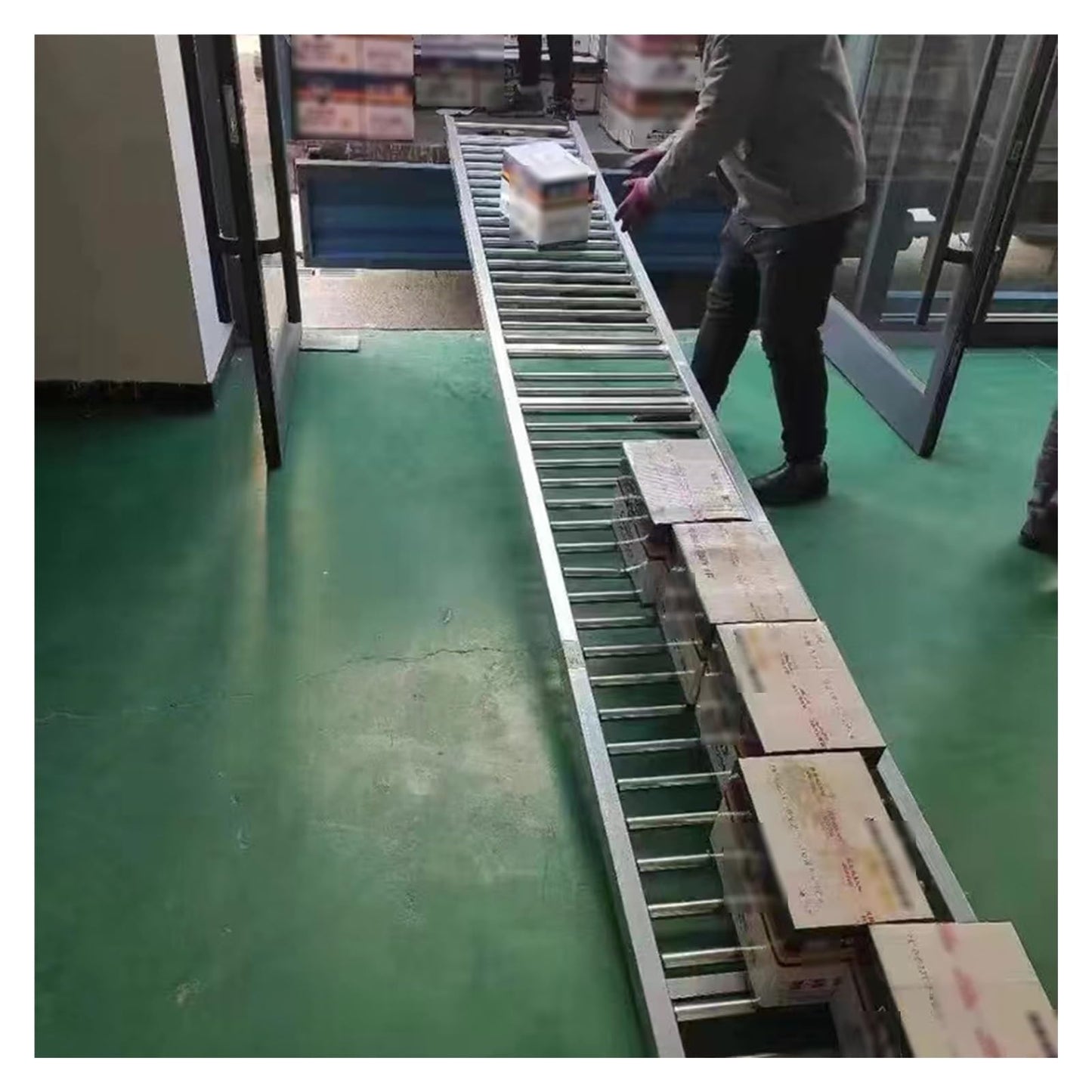 Light-Duty Gravity Roller Conveyor, 2.5cm Galvanized Steel Rollers, Unpowered Slide System for Warehouse Delivery, Efficient Unloading Line, Durable Silver Frame