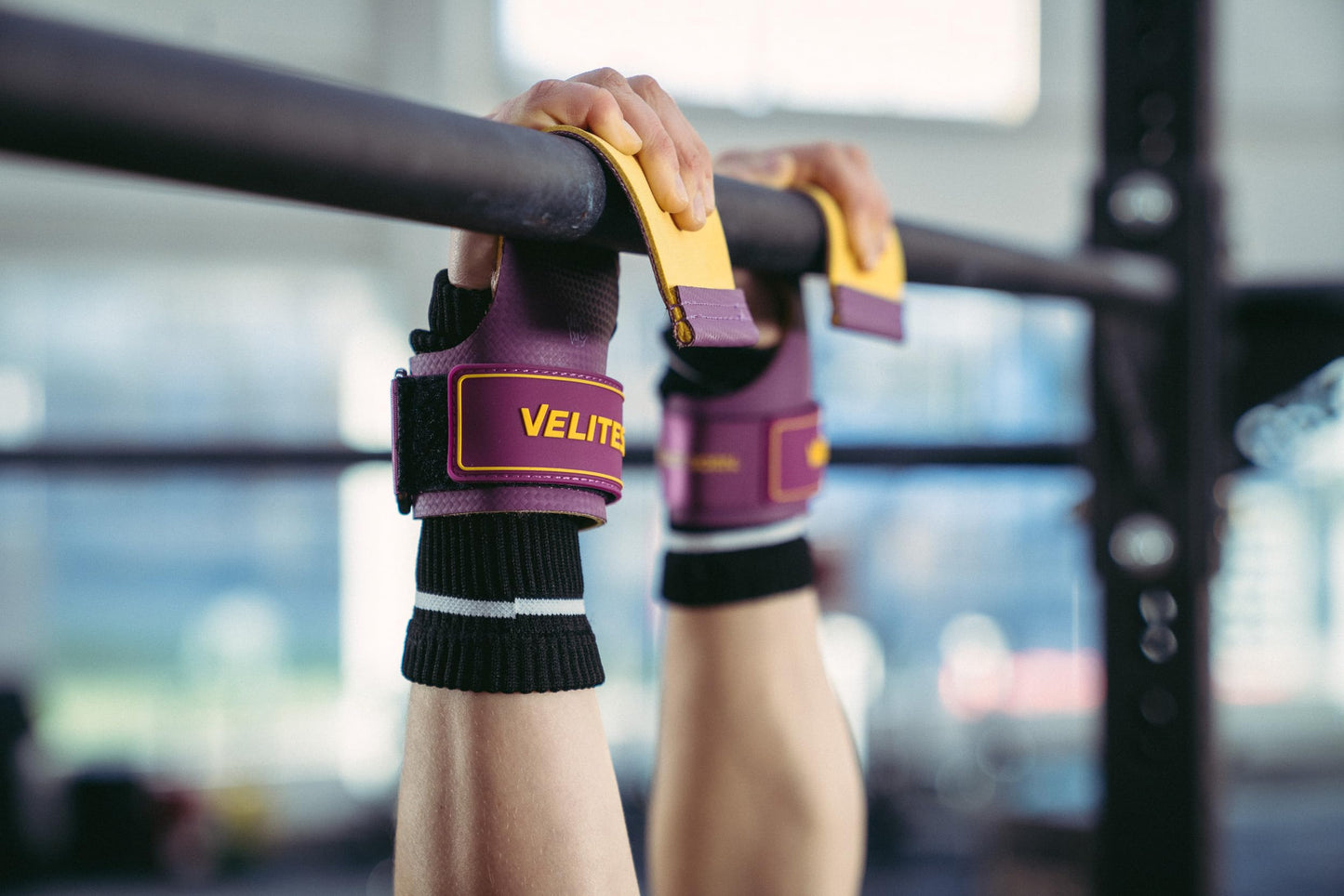 Velites - Official CrossFit® Games Quad Ultra Grips - Size M Color Purple Mustard - No chalk and smooth bars - Wristbands and carry bag included - Pull-ups, muscle-ups and toes to bar