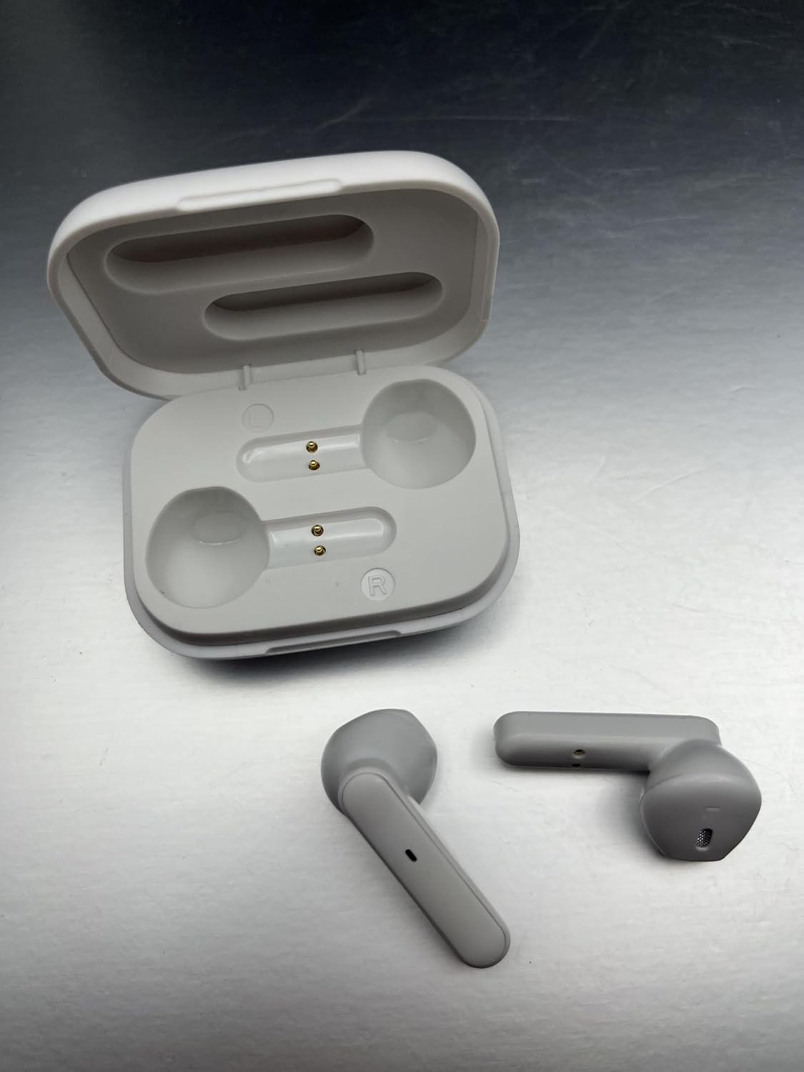 CBTek Seamless 40 Wireless Bluetooth Earbuds, with Any iPhone and Android, Built-in Mic with Charging Case, Deep Bass