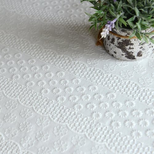 ARTMAGIC French White Cotton Tablecloth Ruffled Lace Fabric Tablecloths Rustic Rectangular Washable Table Cover for Indoor Outdoor Home Holiday Banquet Christmas New Years(60"x84", White Circle)