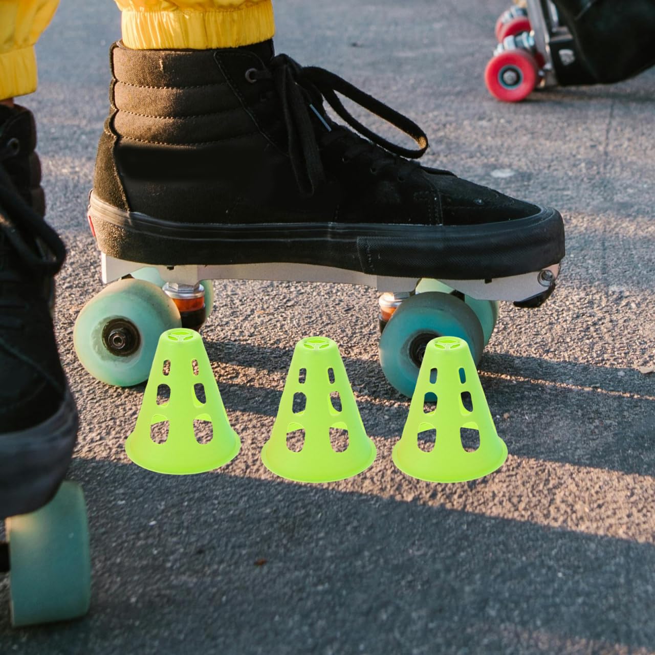 BESPORTBLE 20Pcs Mini Training Cones for Roller Skating Practice Windproof Sports Marker Cones 3.14In Diameter Lightweight Outdoor Training Accessories for Skill Development