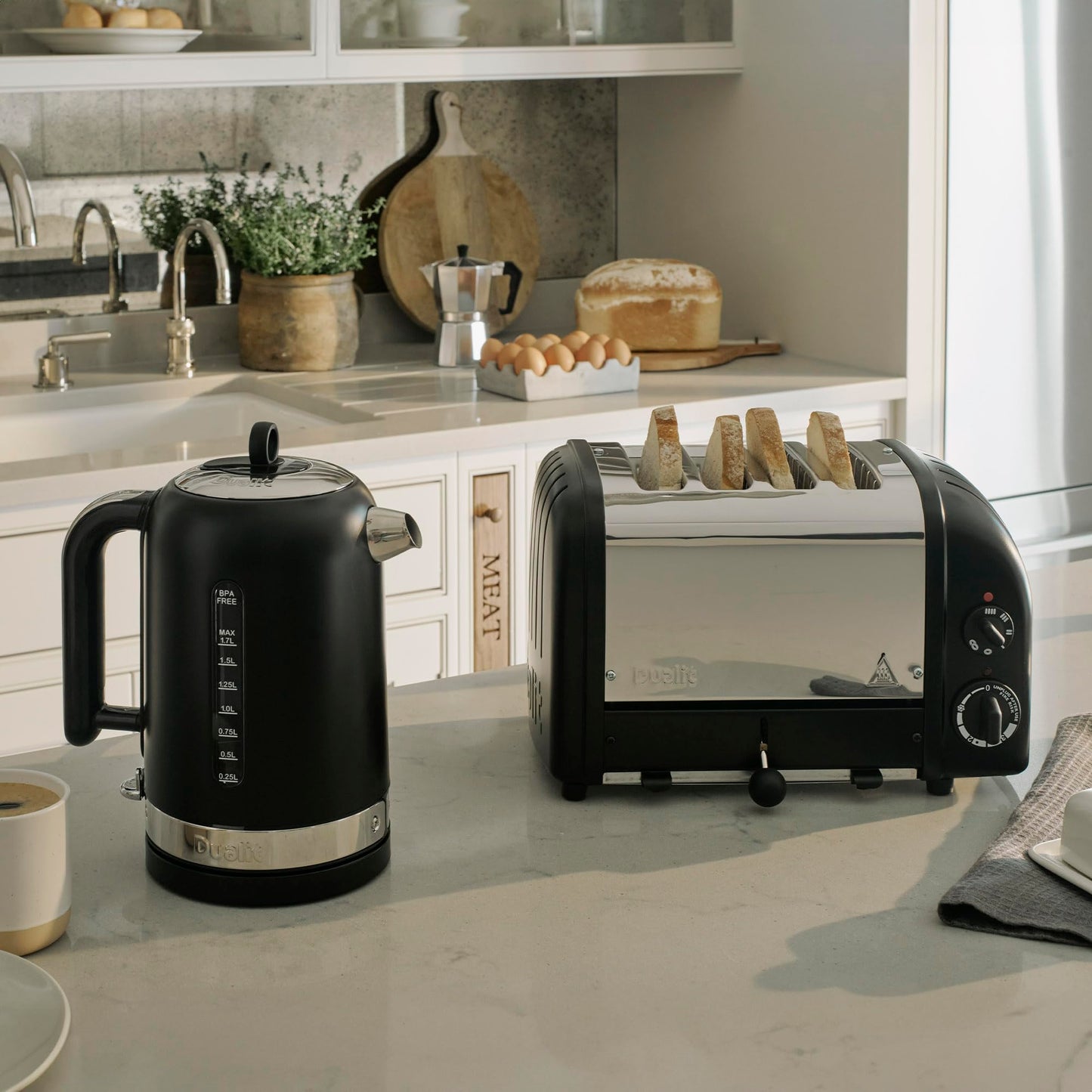 Dualit Classic 4 Slice NewGen Toaster - Stainless Steel - Hand Built in the UK - Replaceable ProHeat elements - Defrost Bread - Mechanical Timer - Matt Black Classic Toaster