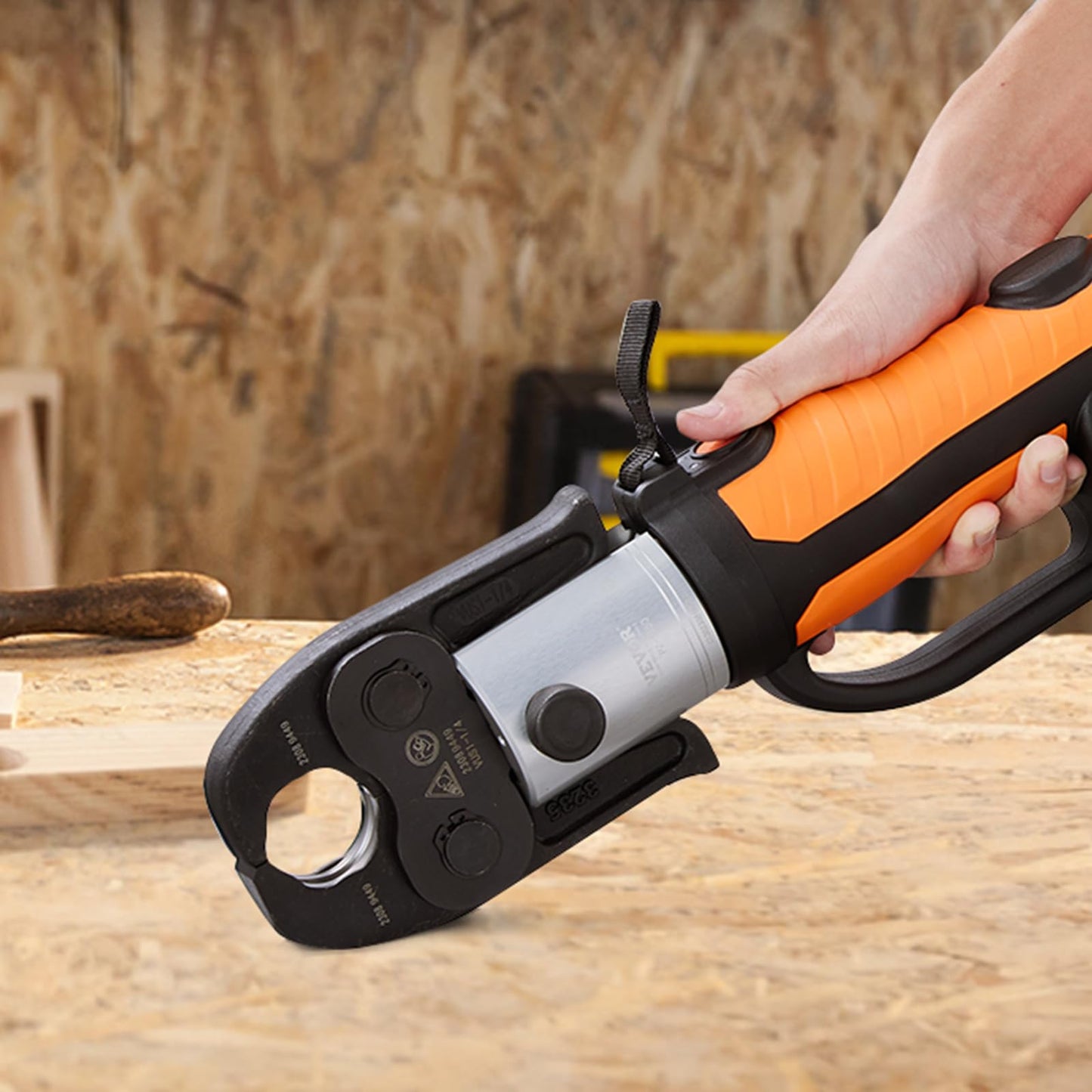 VEVOR Press Tool, 18V Electric Pipe Crimping Tool for 1/2" to 2" Copper Pipes, Press Kit with 6 VUS Jaws, 2pcs 4AH Battery, Fast Charger & Carrying Case