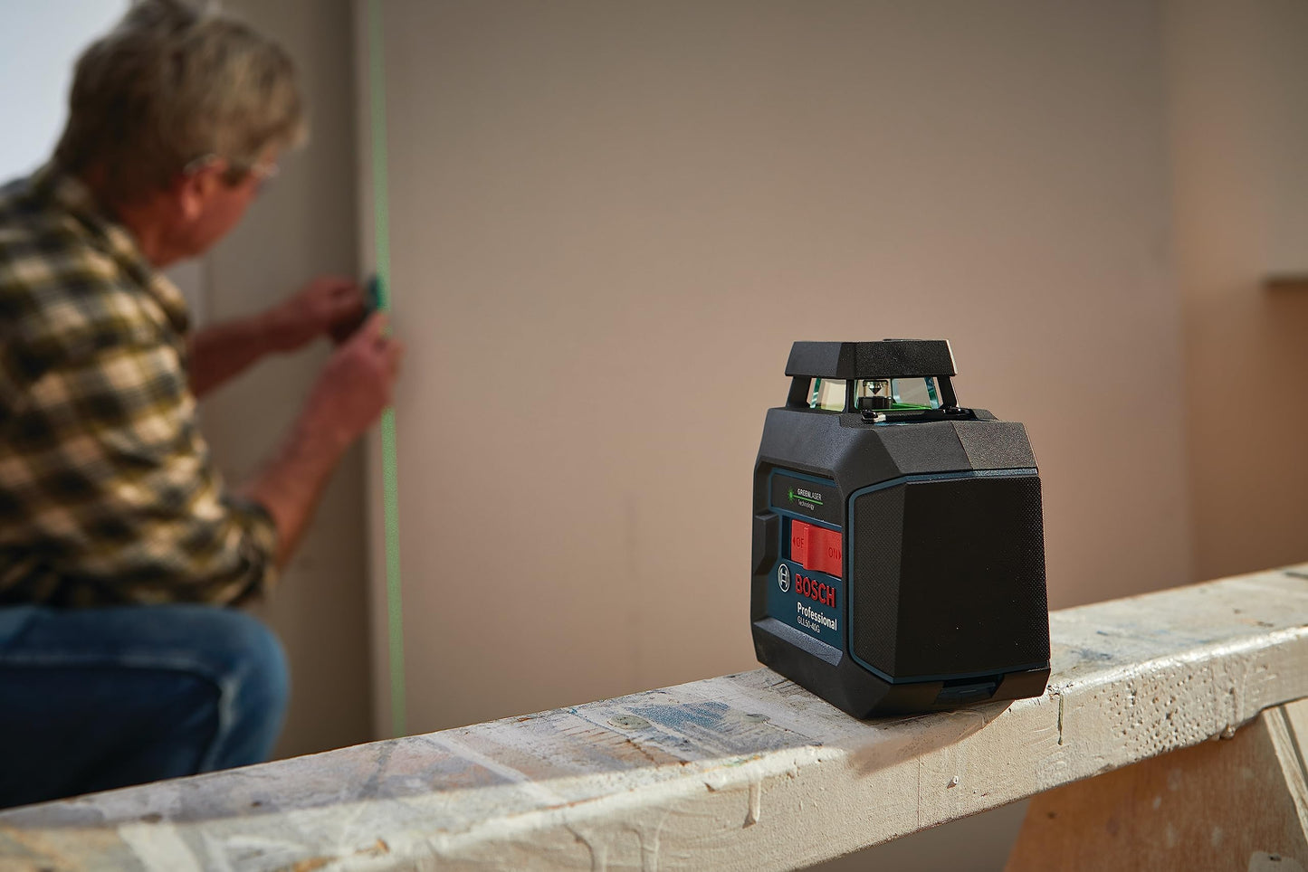 BOSCH GLL50-40G Green-Beam Self-Leveling 360 Degree Cross-Line Laser, Includes 4 AA Batteries, L-Bracket, Ceiling Clip, & Hard Carrying Case