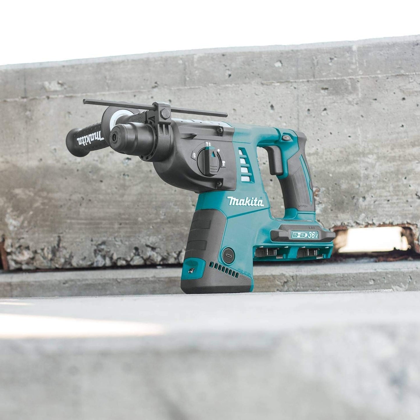 Makita XRH05Z 18V X2 LXT Lithium-Ion (36V) Cordless 1-in Rotary Hammer TOOL ONLY (Renewed)