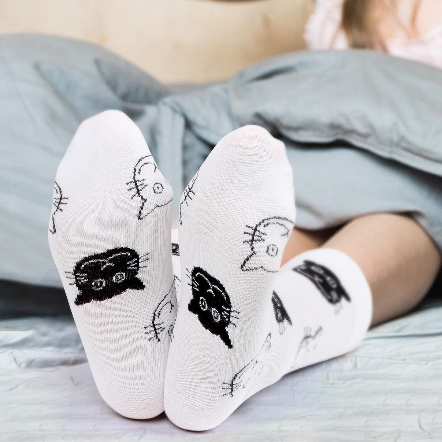 LiYiQ Cat Lover Gifts for Women - Cat Mom Gifts, Crazy Cat Lady Essentials: Makeup Bag, Socks, Scrunchies, Greeting Cards - Perfect for Birthdays & Mother's Day
