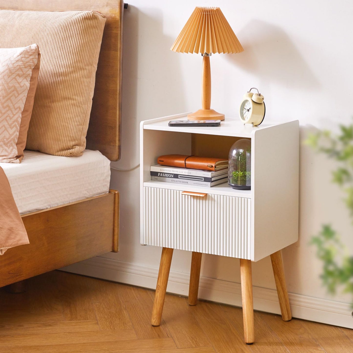 Aibiju Nightstand with Storage Drawer, Modern Bedside Table with Liner Drawer and Solid Wood Legs