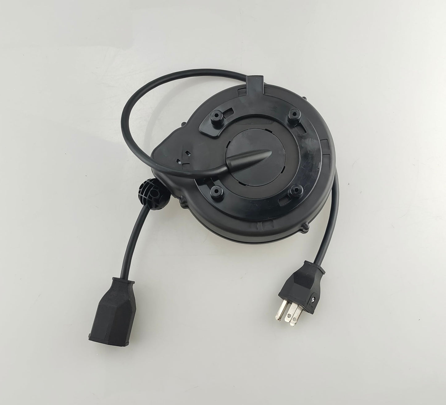 Compact Retractable Power Reel with Constant Tension (Non-Locking)