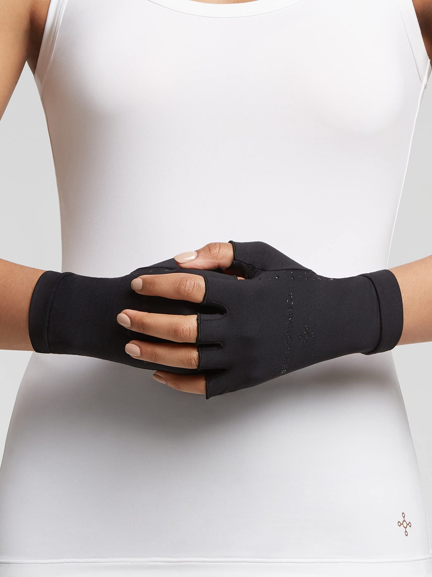 Tommie Copper Core Compression Half Finger Gloves, Unisex, Men & Women, 4D Stretch, Sweat Wicking Breathable Gloves for Hand Stiffness, Swelling & Joint Support - Black - Medium