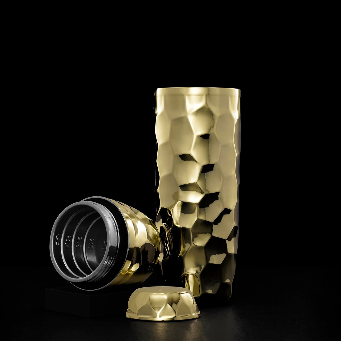 HexClad 25 oz Cocktail Shaker, Vacuum Insulated Bar Shaker with Built-In Jigger & Strainer, Leak-Proof, PVD Finish (Gold)