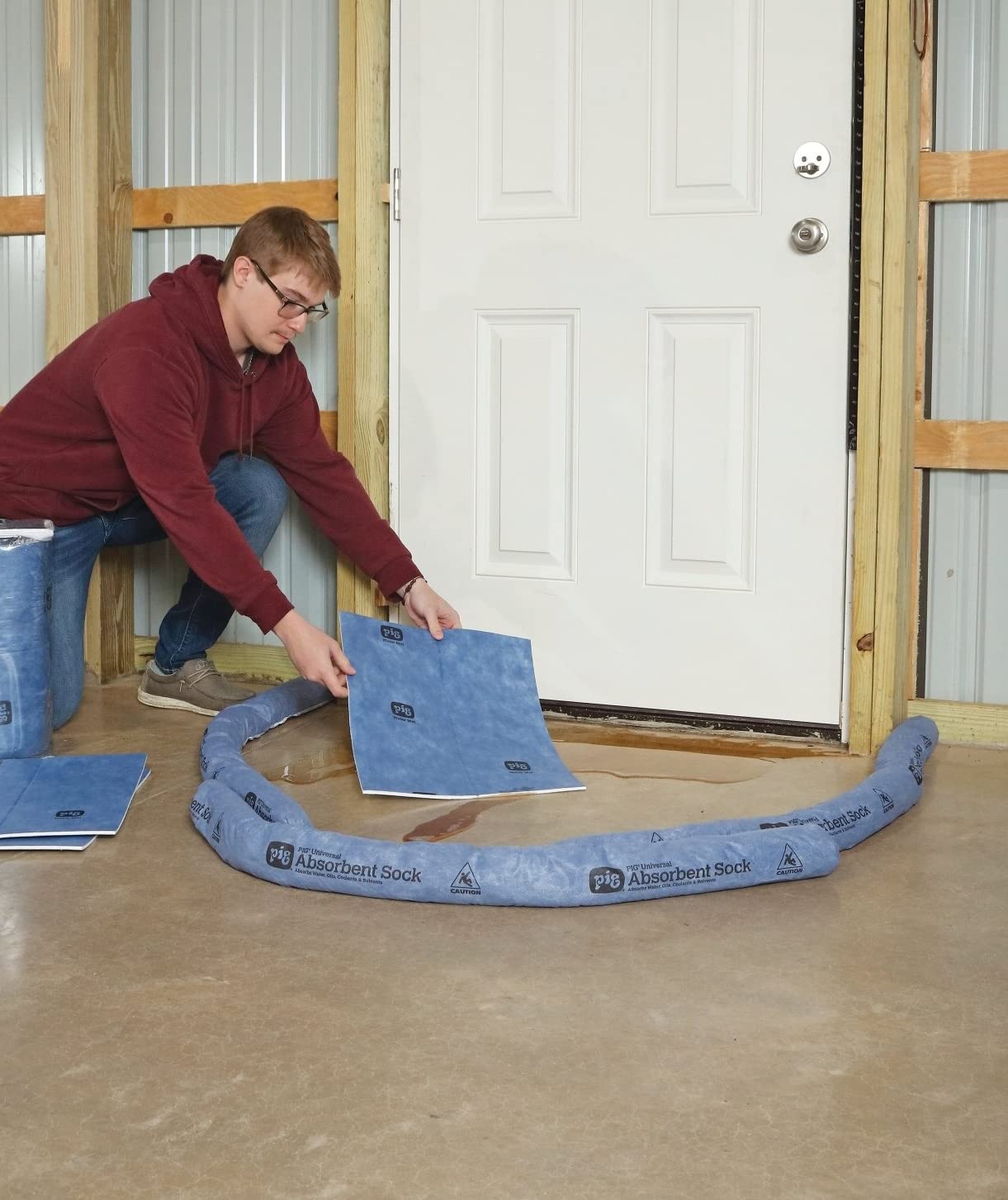 PIG Water Absorbing Kit - Absorbs Up to 16 Gallons per kit - Blue and Gray - PM50501