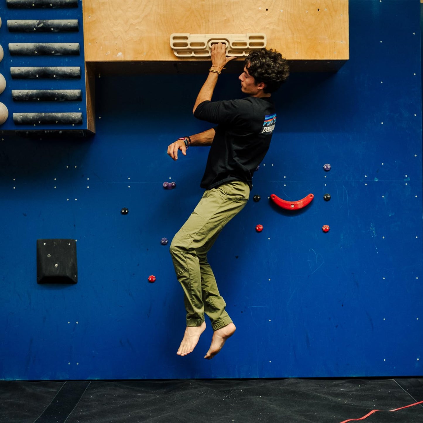 YY Vertical Verticalboard First Rock Climbing hangboard, Ideal for Training Sessions, Excellent Grip