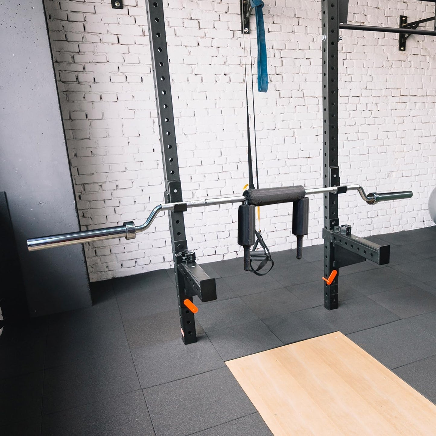 700LB Safety Squat Bar, 2" Barbell with Shoulder & Neck Pad, Removable Handles & 2 Clips, Heavy-Duty Steel, Strength Training Barbell for Gym, Powerlifting & Squats
