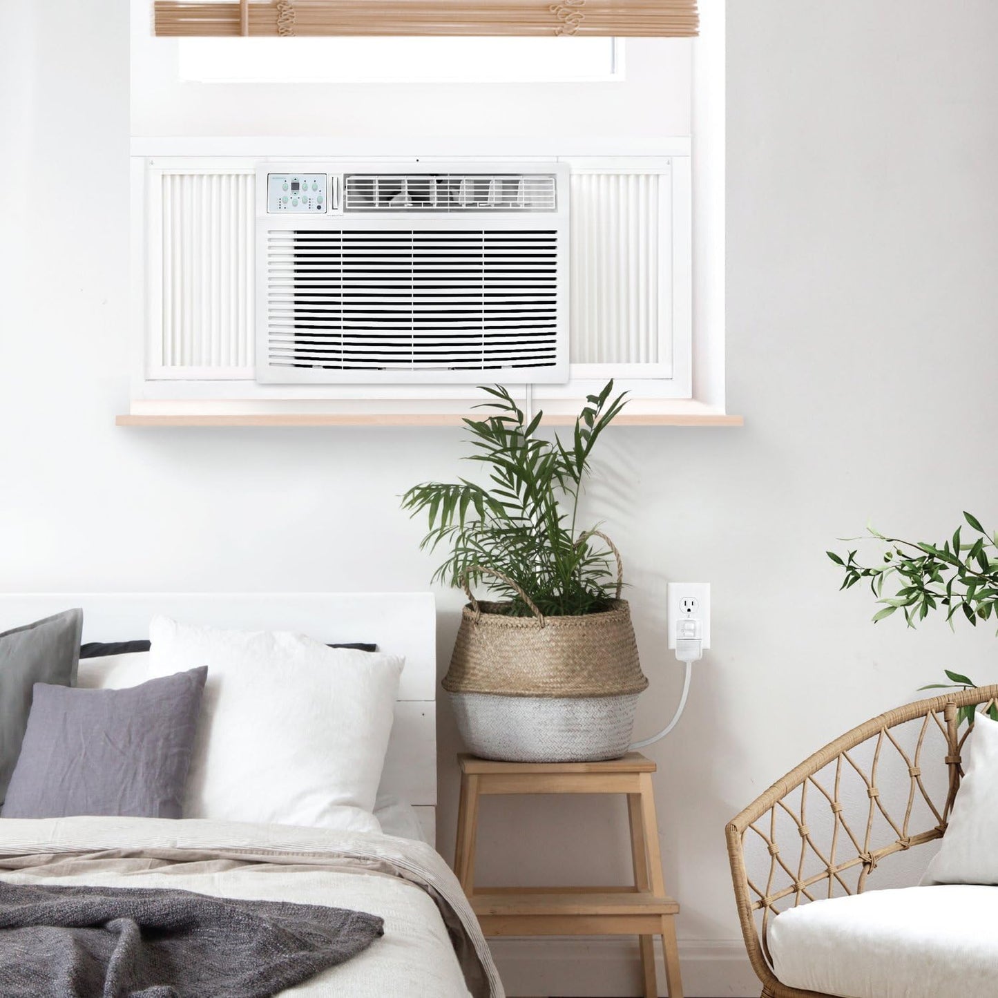 Keystone 23,200 BTU Window Air Conditioner with 16,000 BTU Supplemental Heat and Dehumidifier, 230V, Window AC for Large Rooms up to 1,500 Sq.Ft. with Smart Remote Control