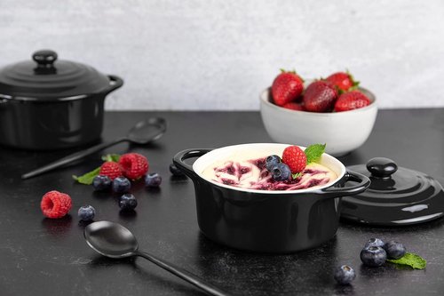 Kook Ceramic Mini Cocotte Set - 12 oz Individual Baking Ramekins | Oven Safe, Microwave & Dishwasher Safe, Black - Set of 4