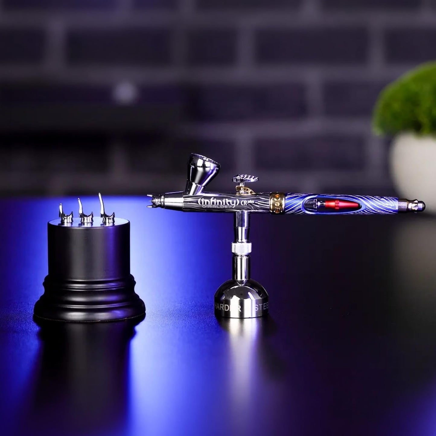 Harder & Steenbeck Airbrush – Giraldez Infinity CRplus MkII – 0.25mm Titanium UberDetail Nozzle – Dual Action Gravity Feed – Acupressure & Clog Control – Detail + 2ml Cups