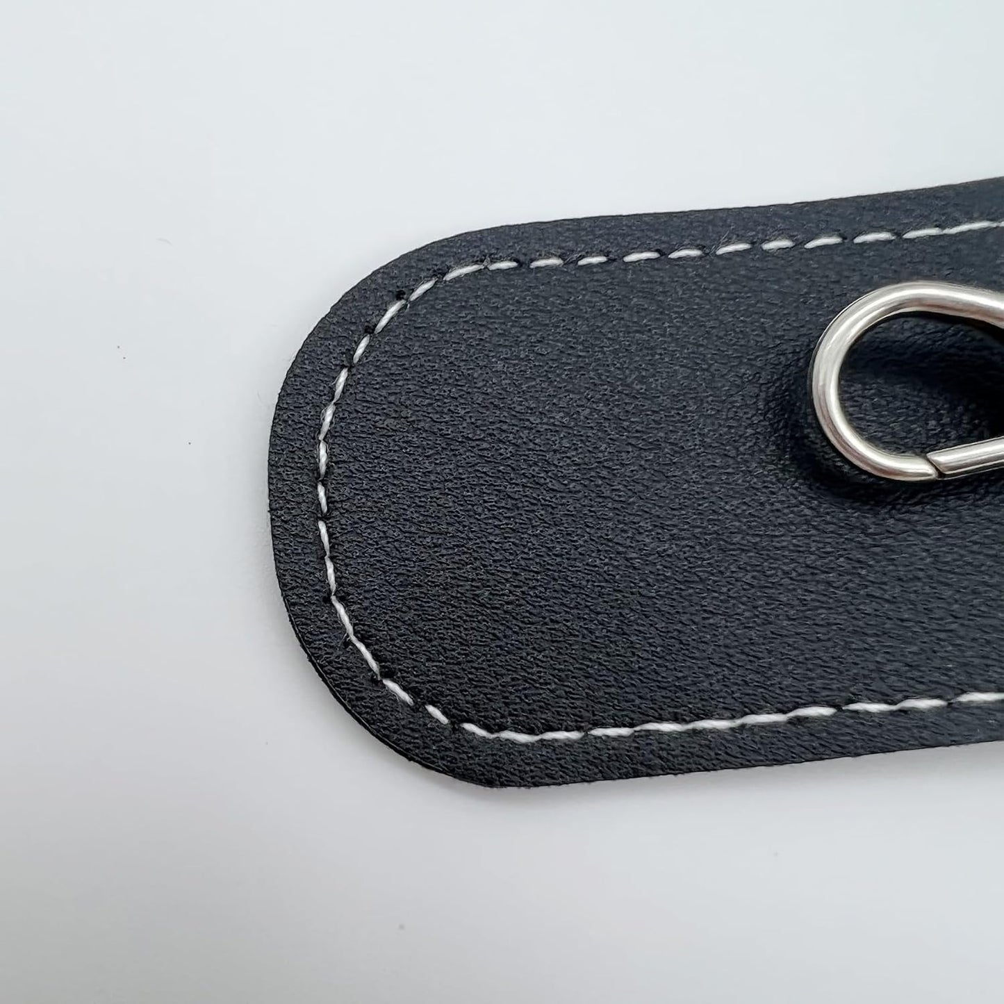 MUZZIOU 2 Anti Lost USB Flash Drive Leather Holder, Pcs Leather USB Protective Case for Alloy Shark Buckle Lightweight
