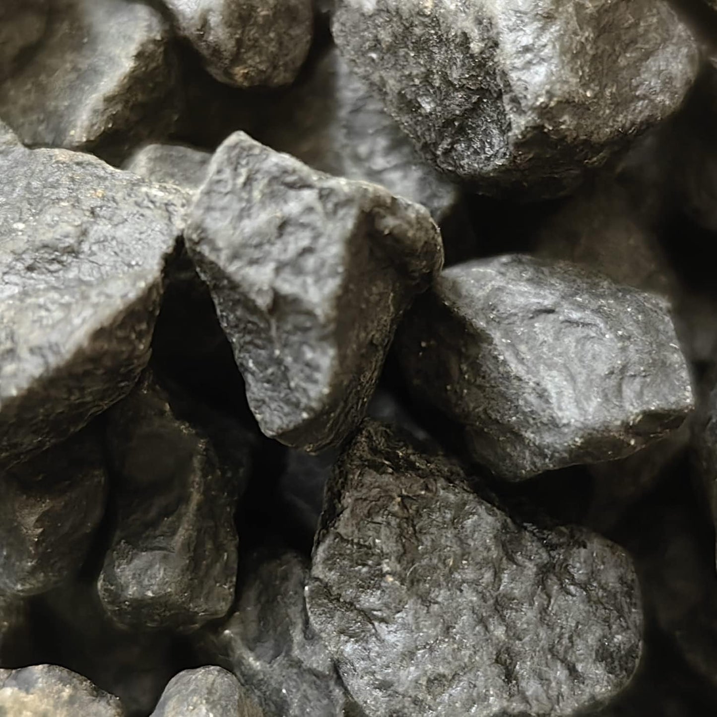 NUPICK 10 Pound Gravel Rocks, 0.5-0.7 Inches Polished Pebbles for Plants, Fish Tank, Clear Vase and More, Natural Black Stones