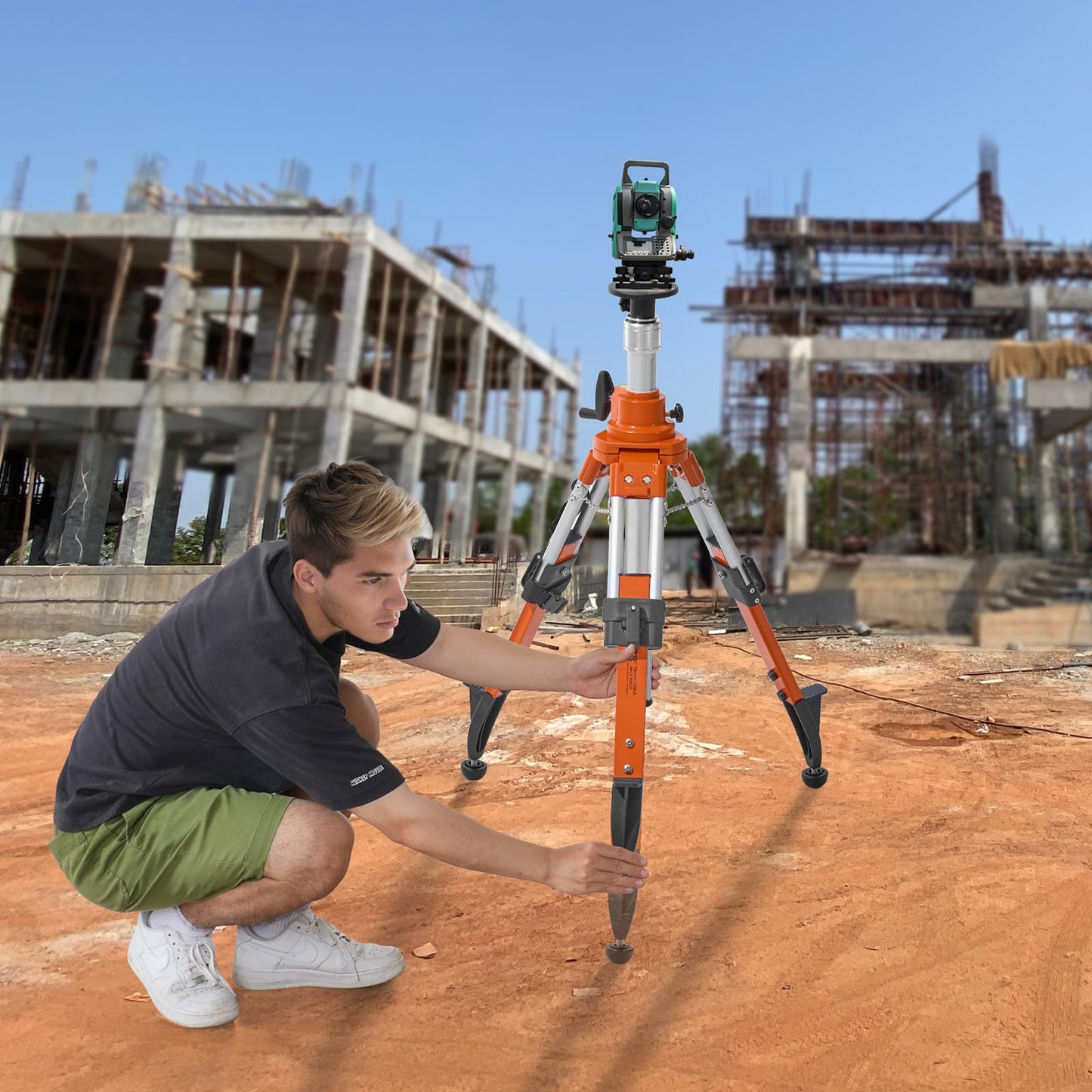 VEVOR Laser Level Tripod Stand, 5/8"-11 Thread Mount, 27.16-67.71 inch Height Adjustment Heavy Duty Survey Tripod, with Level Bubble & Diffusion Limiter, Liftable Non-Skid Feet for Construction