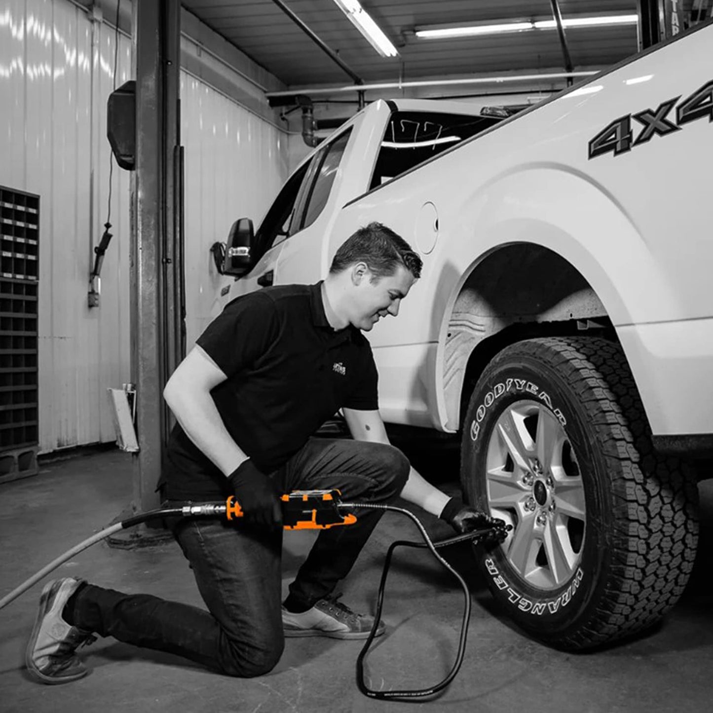 Martins Industries Flatematic Handheld Automatic Tire Inflator - up to 174 PSI, Inflate and Deflate automatically, Rechargeable - Loud signal and stop when set pressure is reach
