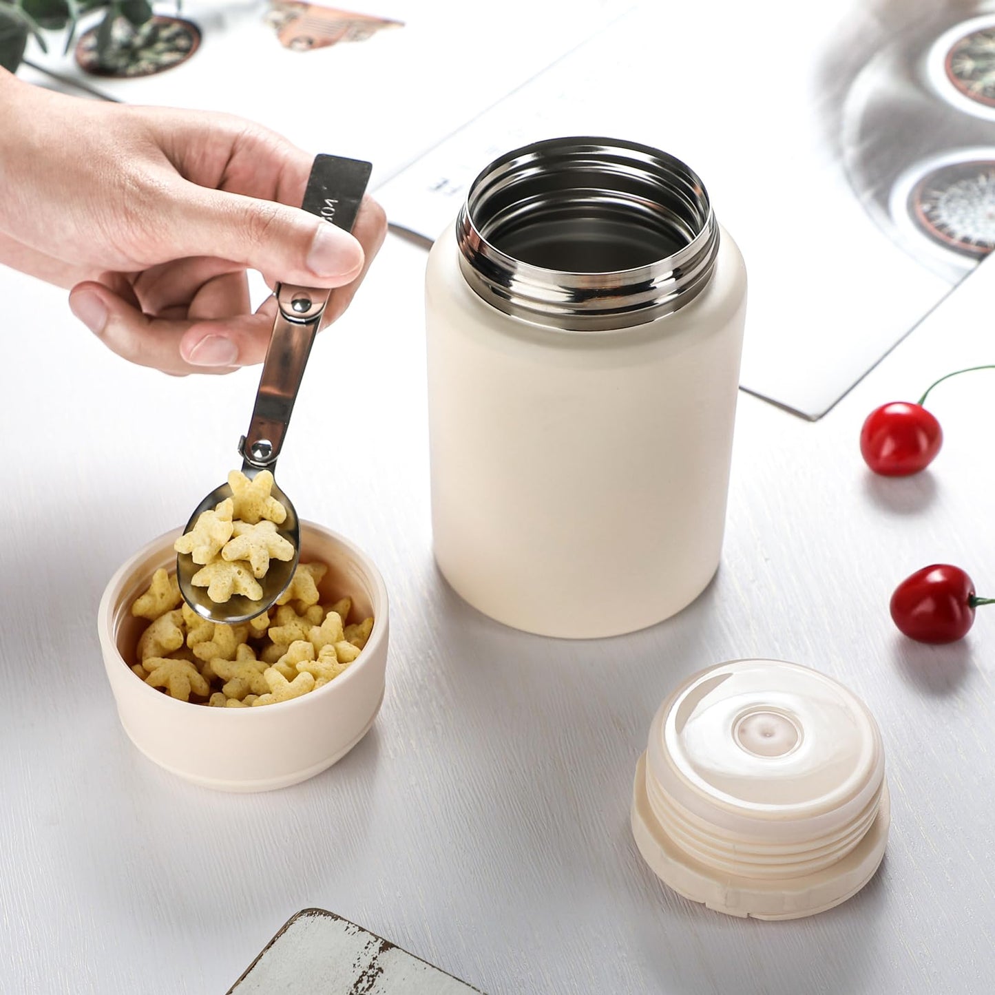 zeeooil Insulated Food Jar 17oz Thermos for Hot Food Stainless Steel Lunch Container with Spoon Leakproof Soup Thermo for Travel (White)