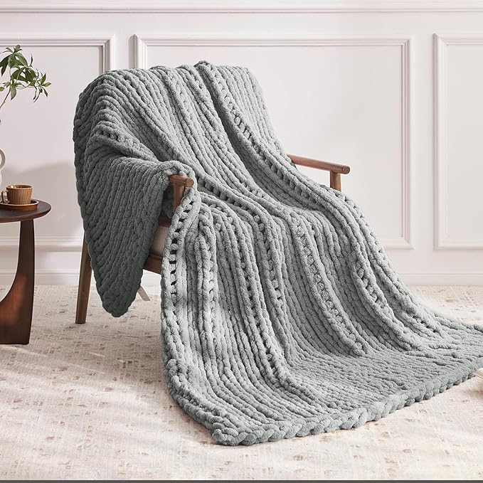 Negwoo Chunky Knit Throw Blanket, 40''*50'' Knitted Throw Chenille Yarn for Bed Couch, Handmade Light Grey Crochet Big Thick Blanket, Machine Washable Cute Comfy Blanket for Home Decor