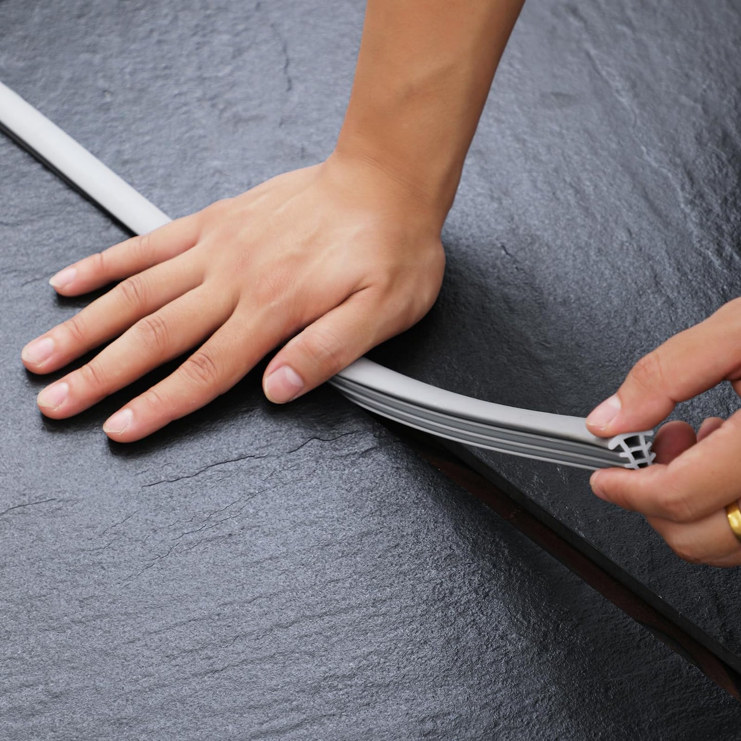 Flexible EPDM Rubber Strip (100 ft Long and 3/4 inch Wide) for Concrete Crack Repair and Replacement - Weather and Aging Resistant Expansion Joint Filler for Driveways and Sidewalks