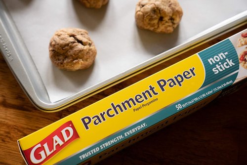 Glad Parchment Paper for Baking - 50 Sq Ft White Roll for Easy Food Storage & Everyday Use