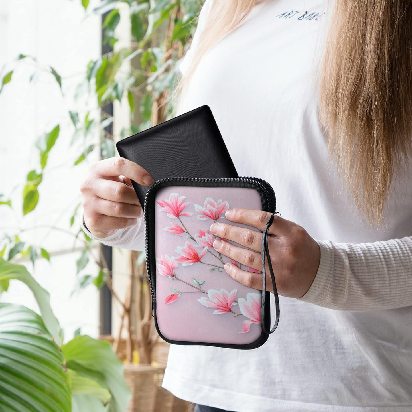 kwmobile 6" Neoprene e-Reader Pouch Size eReader - Universal eBook Sleeve Case with Zipper, Wrist Strap