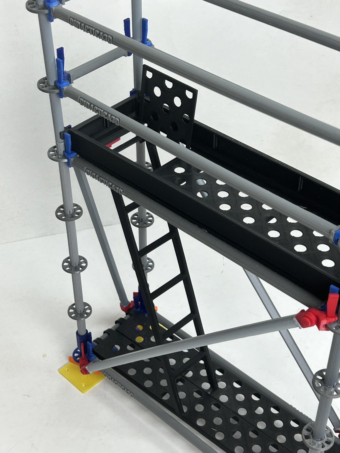 Small Multidirectional Scaffolding Training Model 1:6.6 Scale for Assembly and Stability Instruction (1.5 Frames (Narrow)) – Didactica3D