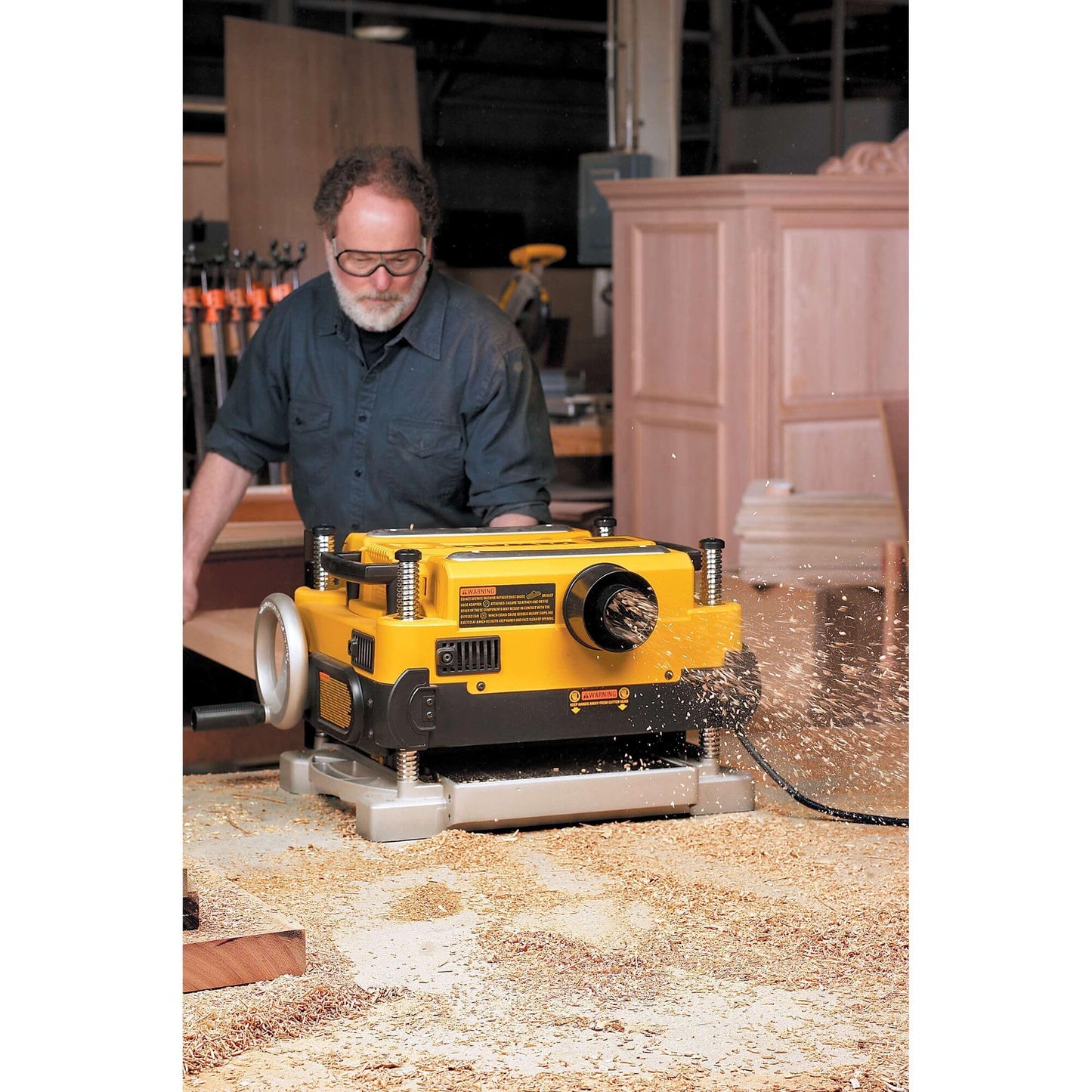 DEWALT Planer, Thickness Planer, 13-Inch, 3 Knife for Larger Cuts, Two Speed 20,000 RPM Motor, Corded (DW735)