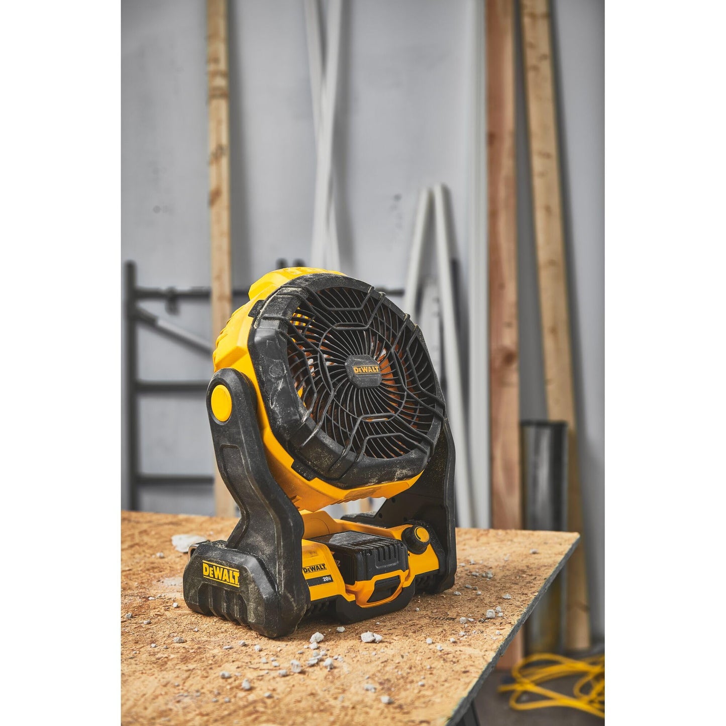 DEWALT 20V MAX Portable Fan, Battery Powered Rechargeable Cordless Shop Fan, Up to 4.5 Hrs Runtime, Variable Speed, 650 CFM, Tool Only (DCE512B)