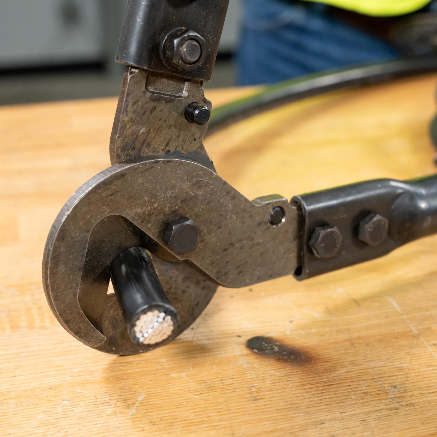 Greenlee 706 31-1/2" Heavy-Duty Cable Cutter for Copper, Aluminum, and Communications Cable