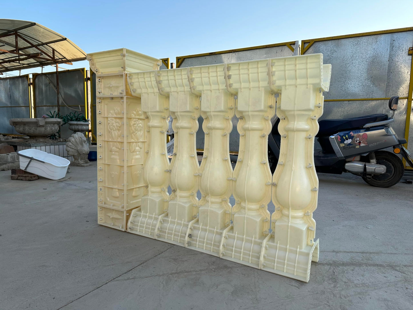5pcs Per Meter ABS 89cm Terrace Casting Decorative handrail vase Column Concrete Fence Form Balustrade Mold for Sale