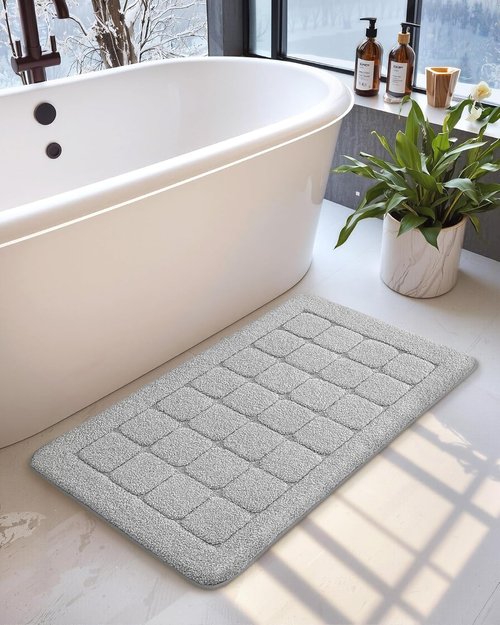 Color&Geometry Light Gray Checkered Bath Mat - Fluffy Microfiber Non-Slip Rug | 24x36 Inches