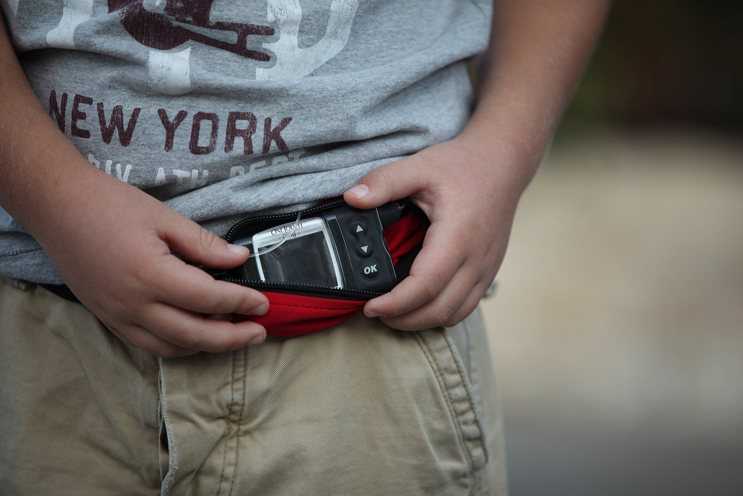 SPIbelt Kids Pocket Belt, Expandable Pocket, Adjustable Waist, No Bounce, No Logo Band, Black with Black Zipper