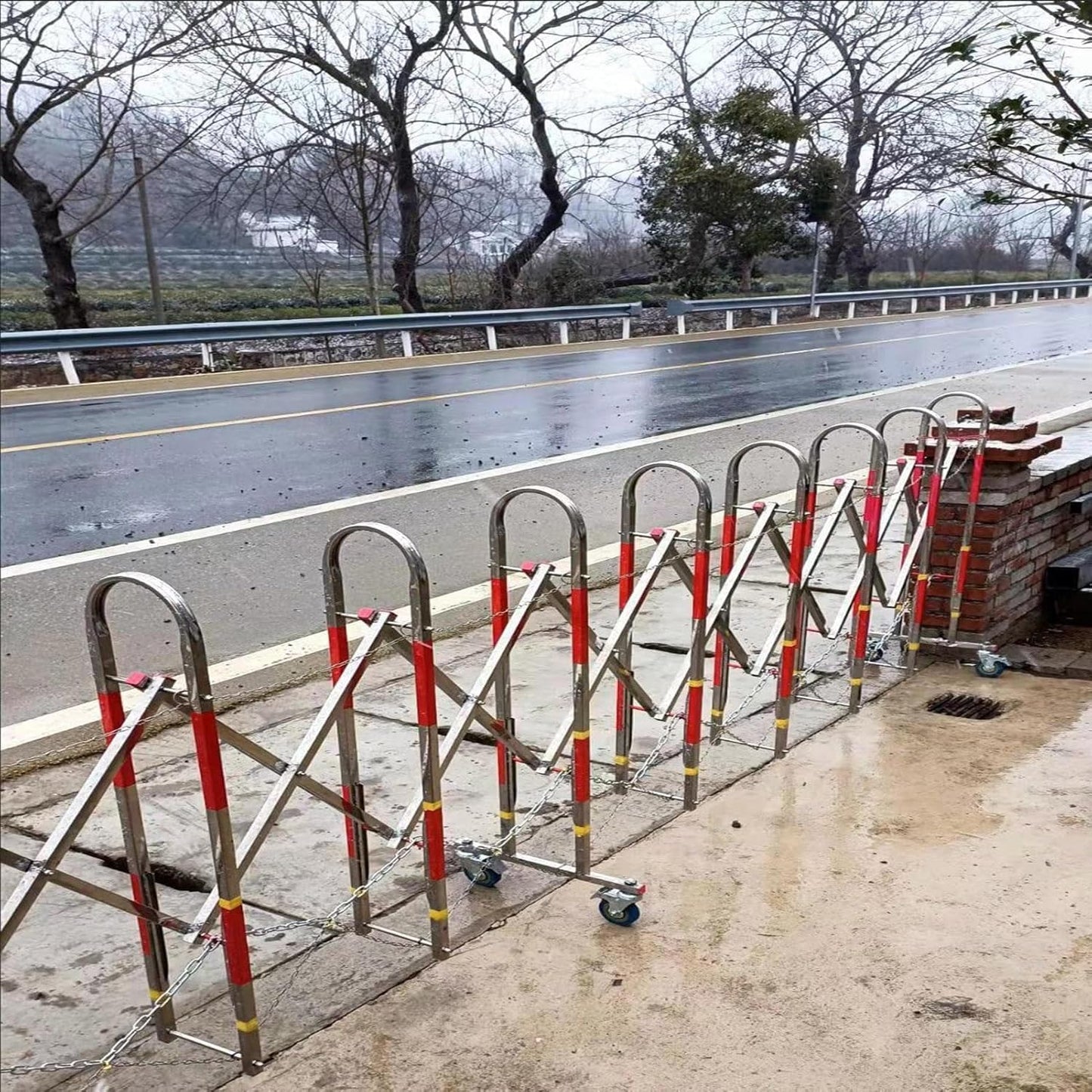 Metal Expandable Barricade, Safety Barrier with Casters, Portable Mobile Gate Stainless Steel Fence,Adjustable Traffic Fence for Home, School, Warehouse, 9.8 Feet * 3.9 Feet(High)