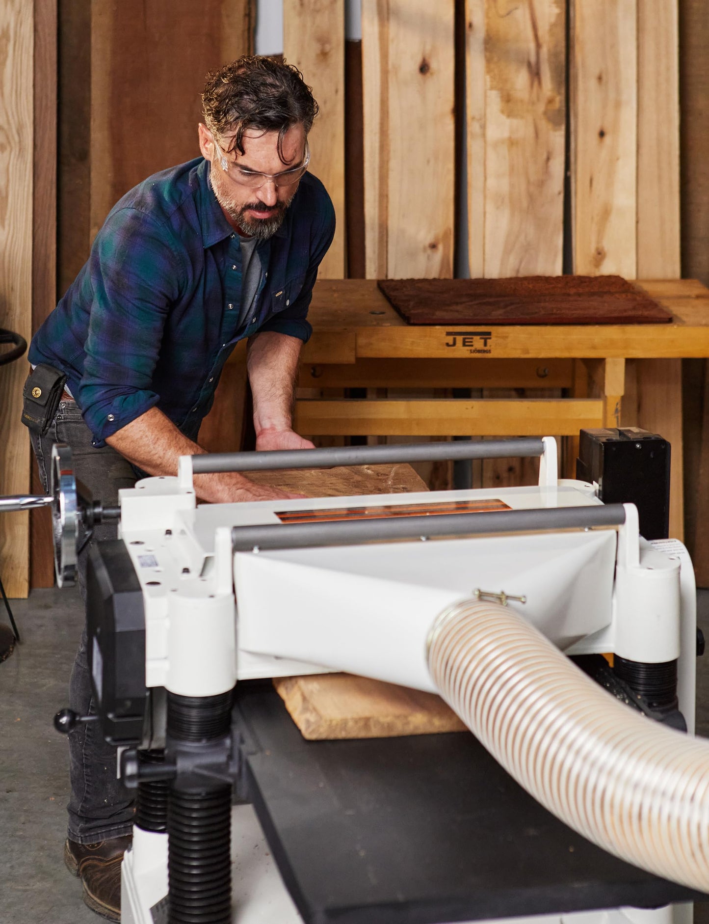JET Black 20-Inch Thickness Planer for Woodworking, Helical Style Cutterhead with 2-Speed (24 FPM / 31 FPM) Feed Rate, 5 HP, 230V 1Ph (JPW-208HH-BLK)