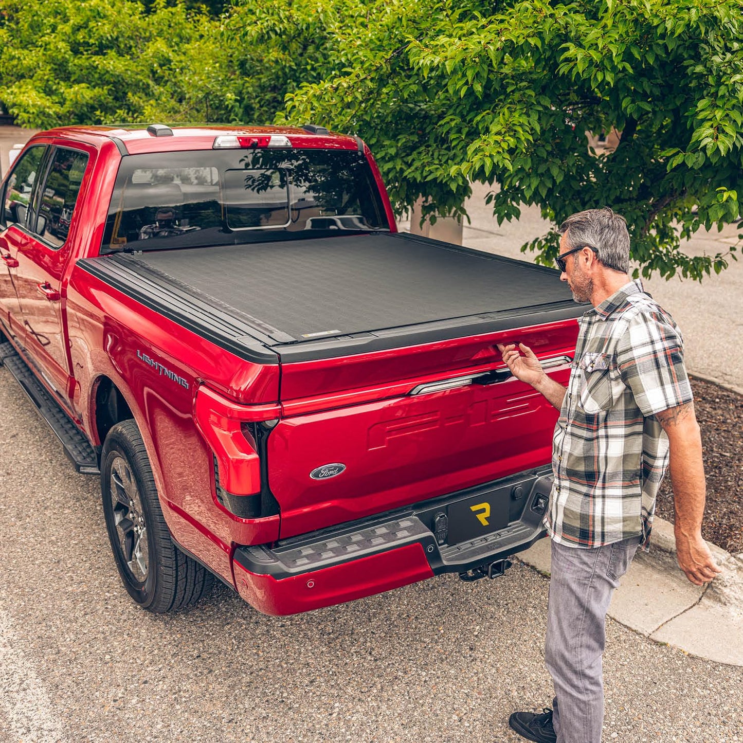 RealTruck BAK Revolver X4s Hard Rolling Truck Bed Tonneau Cover | 80131 | Fits 2019-2026 Chevy/GMC Silverado/Sierra, Works w/MultiPro/Flex Tailgate 6' 7" Bed (79.4")